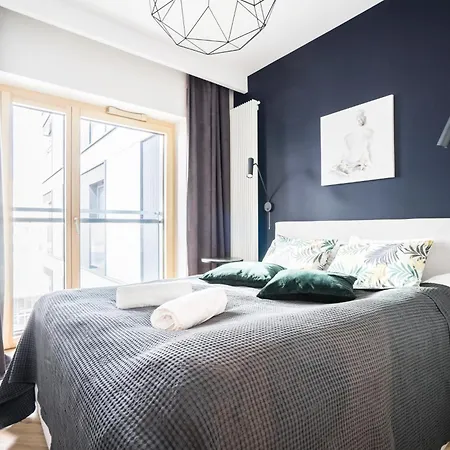 아파트 Vipwarsawapartments Amber Mennica *