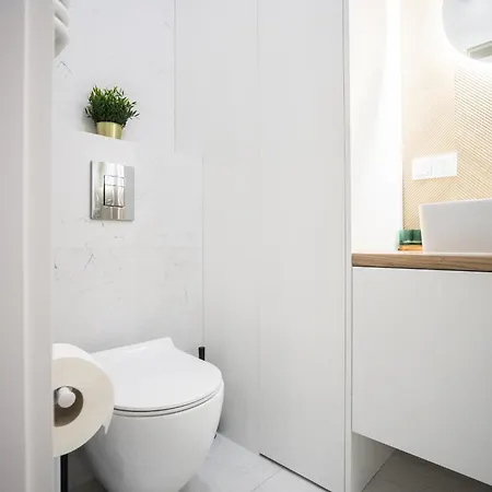 Vipwarsawapartments Amber Mennica 아파트 *