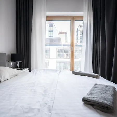 아파트 Vipwarsawapartments Amber Mennica *