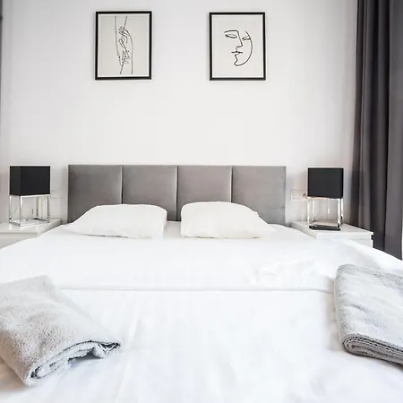 Vipwarsawapartments Amber Mennica 바르샤바