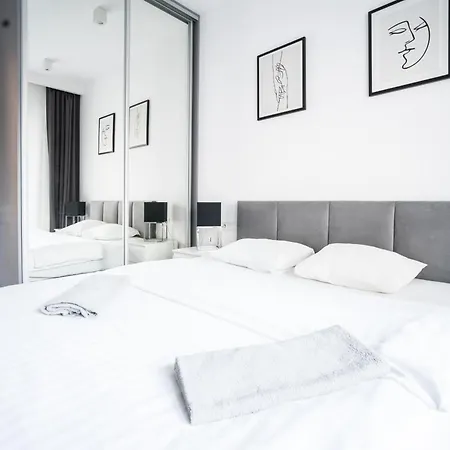 아파트 Vipwarsawapartments Amber Mennica 바르샤바