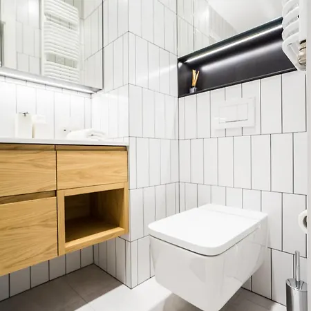 Vipwarsawapartments Amber Mennica Lägenhet *