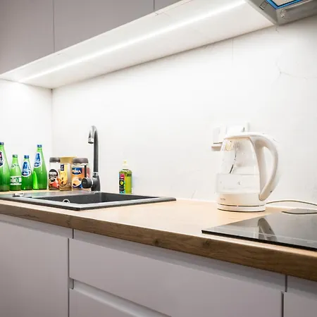 Vipwarsawapartments Amber Mennica Lägenhet *