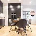 Vipwarsawapartments Amber Mennica アパート *