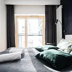 Vipwarsawapartments Amber Mennica アパート