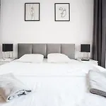 Vipwarsawapartments Amber Mennica ワルシャワ