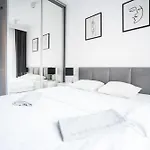 アパート Vipwarsawapartments Amber Mennica ワルシャワ
