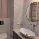 Vipwarsawapartments Amber Mennica Lägenhet *