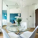 Vipwarsawapartments Amber Mennica