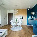 Vipwarsawapartments Amber Mennica アパート