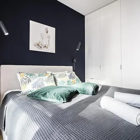 Vipwarsawapartments Amber Mennica *